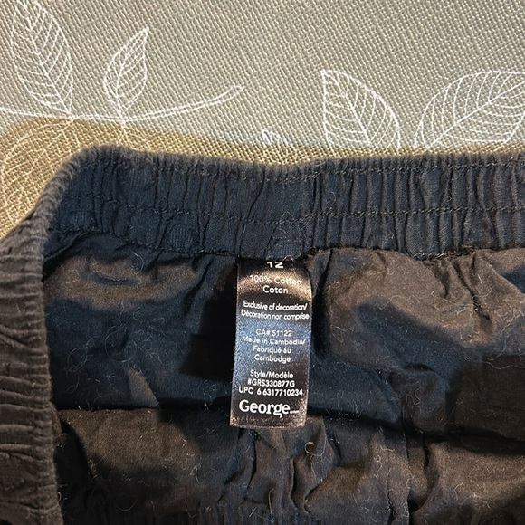 Girl’s George Skirt. - Picture 3 of 6